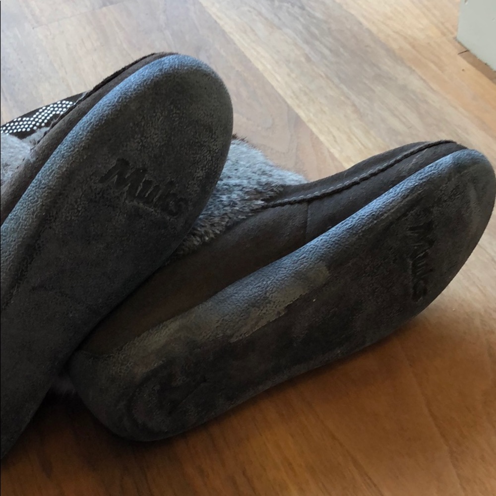 Gray Muks moccasin boots with fur - Picture 6 of 7